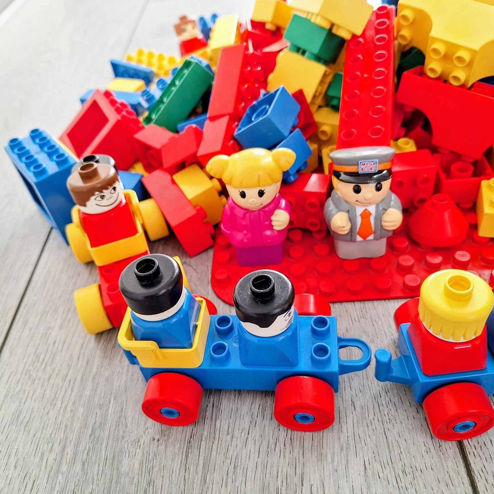 150 stuks duplo stenen met poppetjes en bouwplaat in goede s, Ophalen of Verzenden, Gebruikt, Overige merken