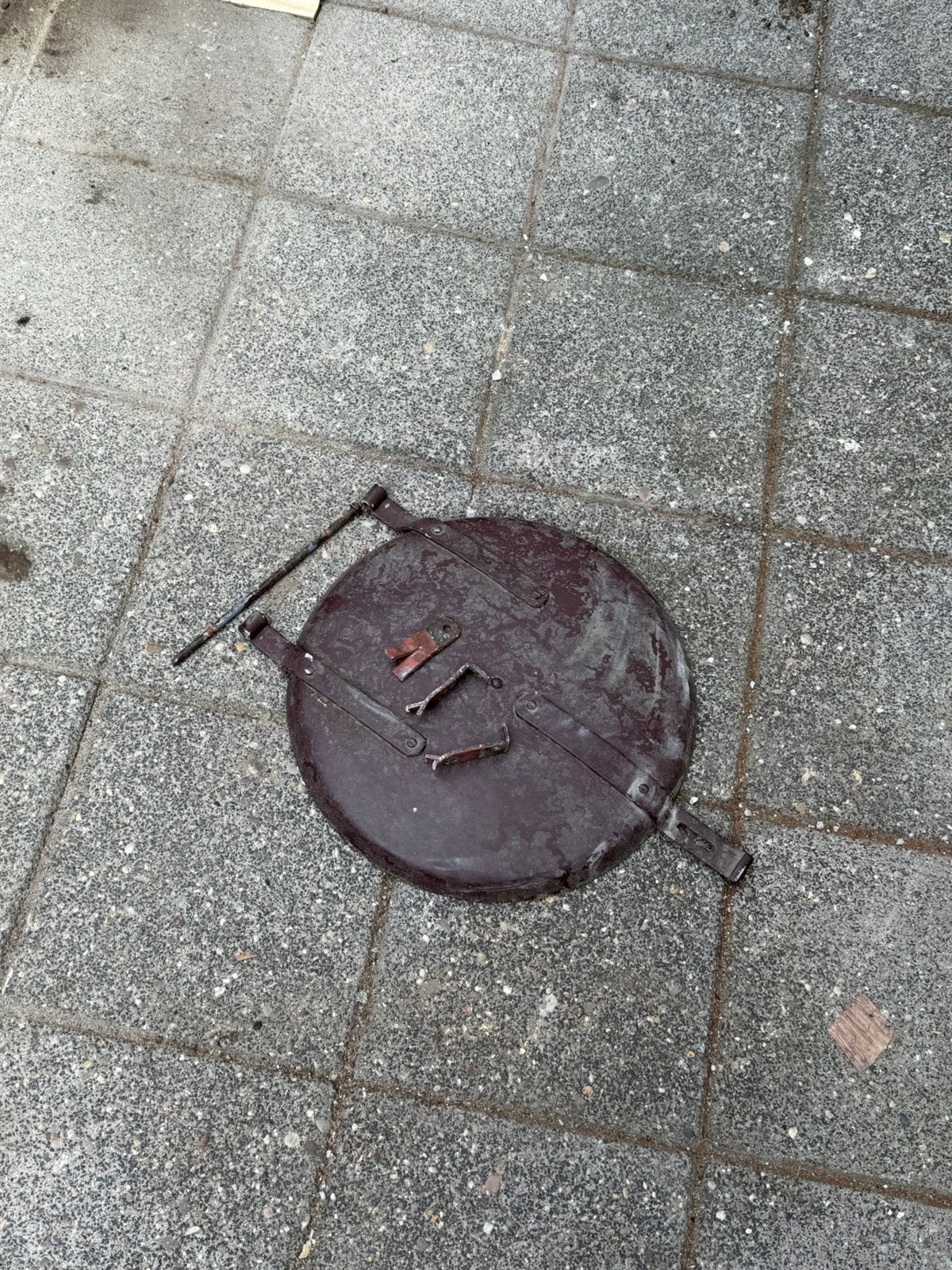 Antieke deksel waterput, Ophalen
