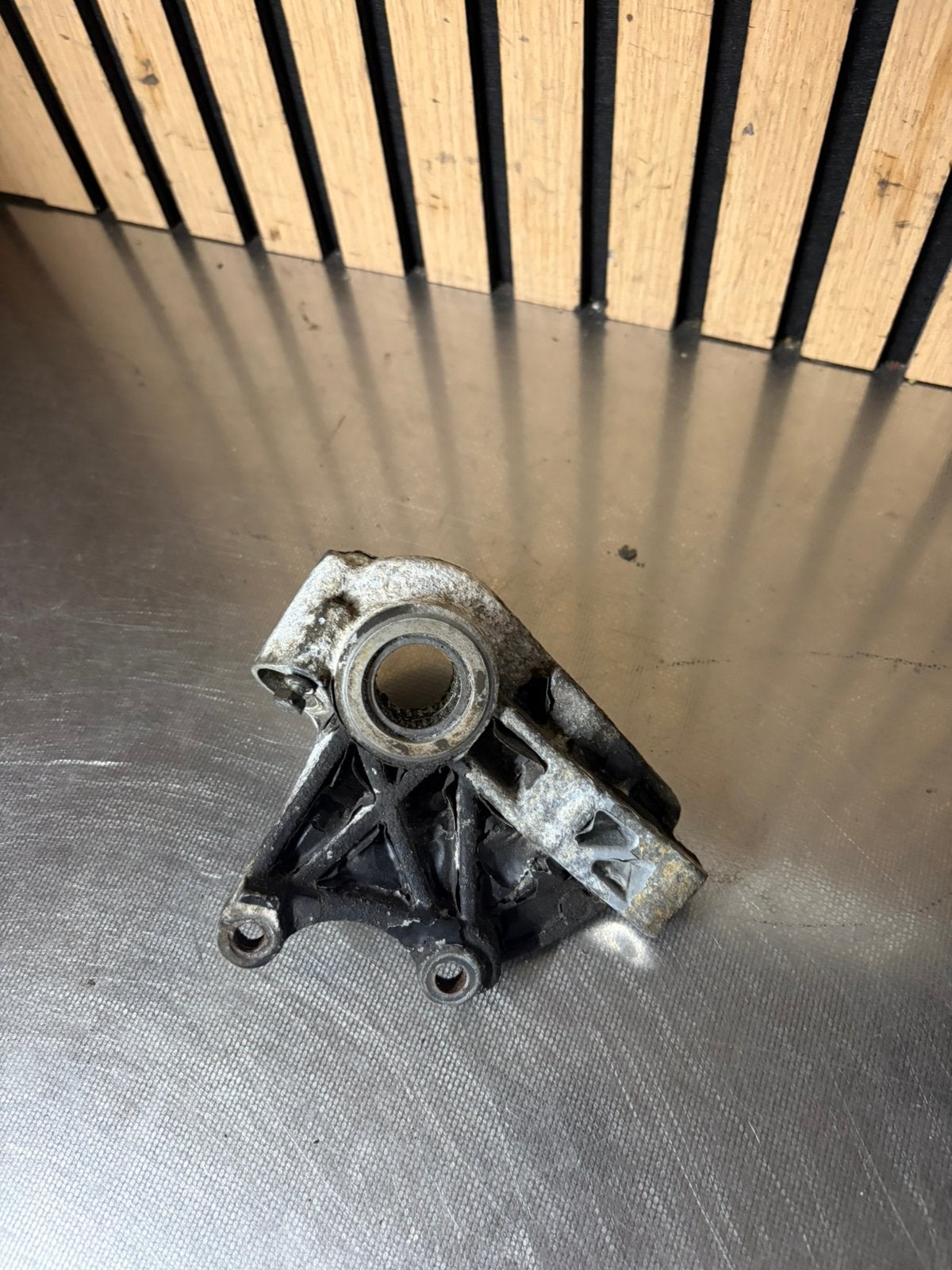piaggio skipper / quartz voorvork schokbreker houder, Ophalen
