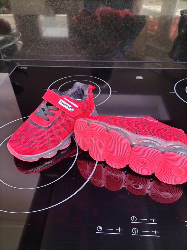 Rode kinderschoenen met spinnenweb patroon Met lichtjes erin, Ophalen, Nieuw, Jongen of Meisje, Sportschoenen