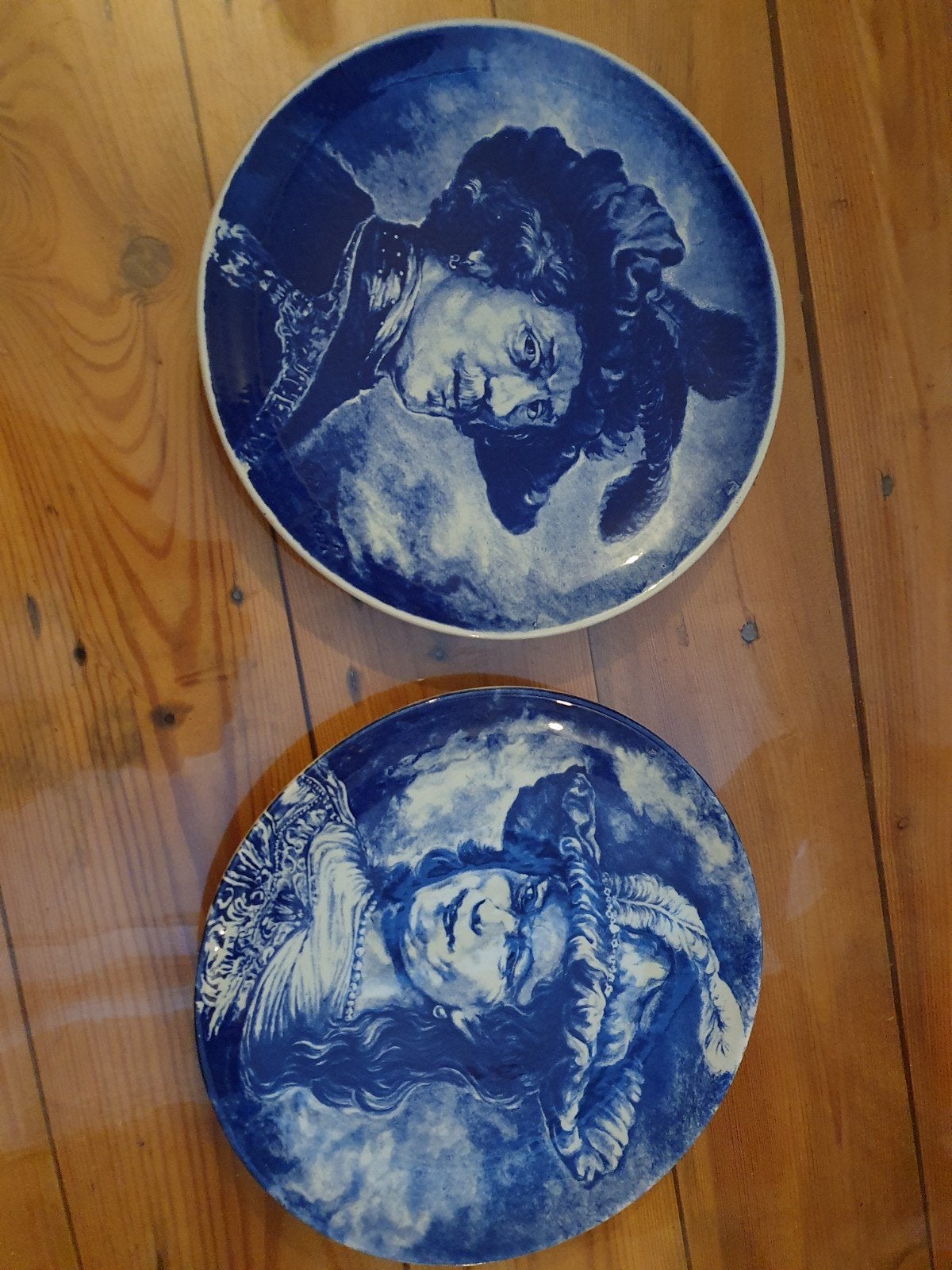 Set van 2 Delftse wandborden - Rembrandt en tijdgenoten, Antiek en Kunst, Ophalen of Verzenden