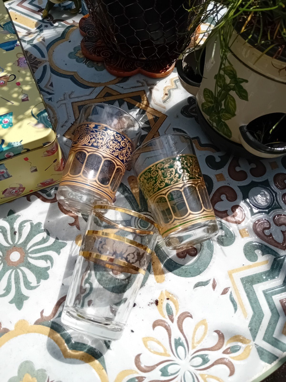 Theeblik met 3 Marokkaanse theeglazen, Glas of Glazen, Verzenden, Overige stijlen, Glas