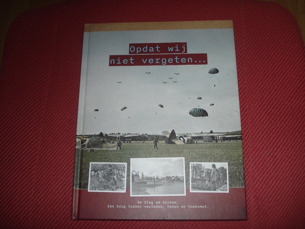 HISTORISCHE OORLOGS PLAATJESALBUM, OPDAT WIJ NIET VERGETEN, Albert Heijn, Ophalen of Verzenden