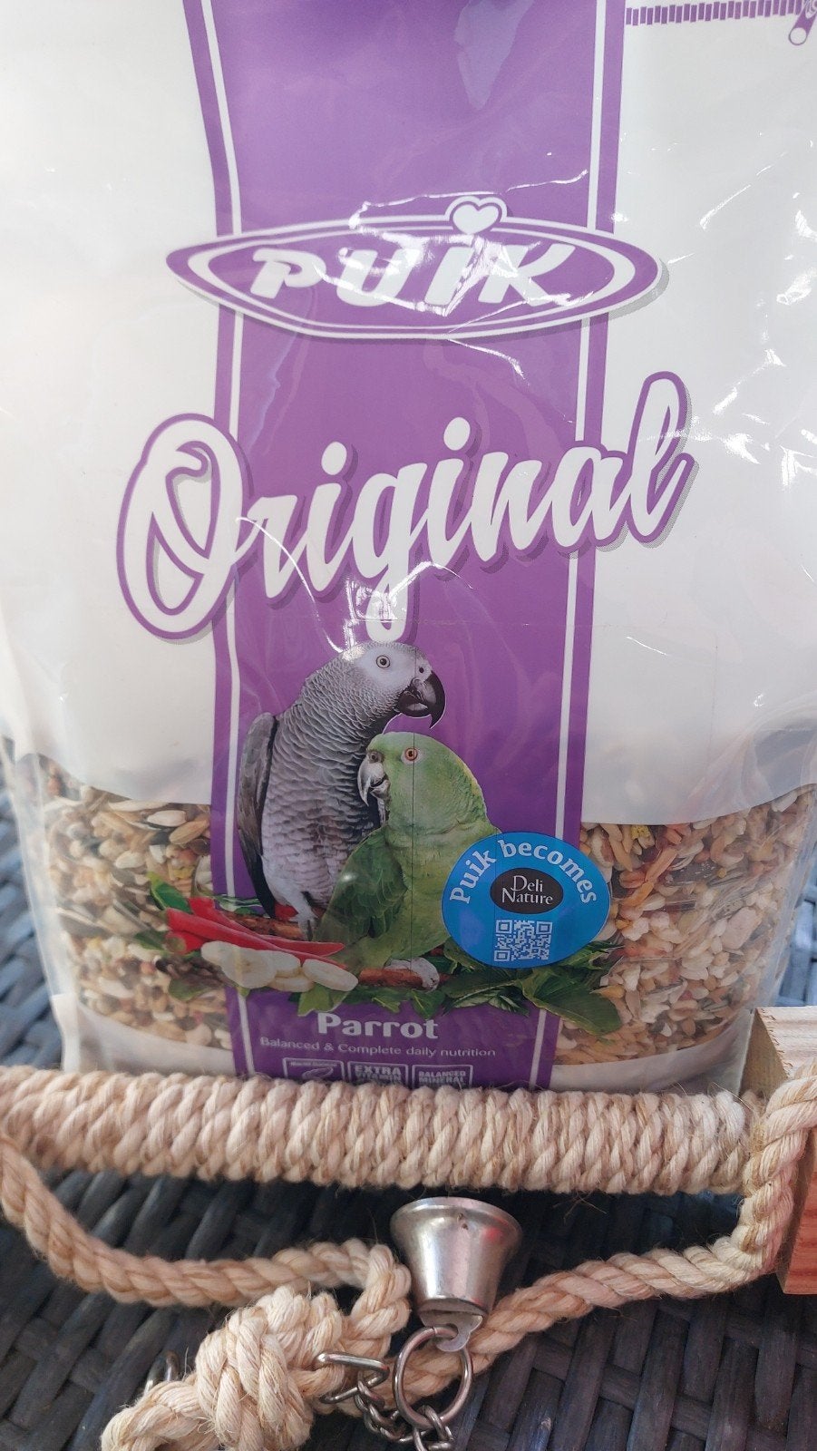 Papagaaienvoer en papagaaien speeltje, Meerdere dieren, Parkiet