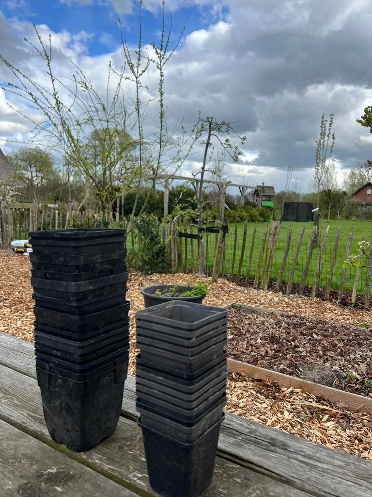 Kweekpotjes / zaaipotjes, Tuin en Terras, Bloembakken en Plantenbakken, Ophalen, Kunststof, Minder dan 30 cm, Zo goed als nieuw