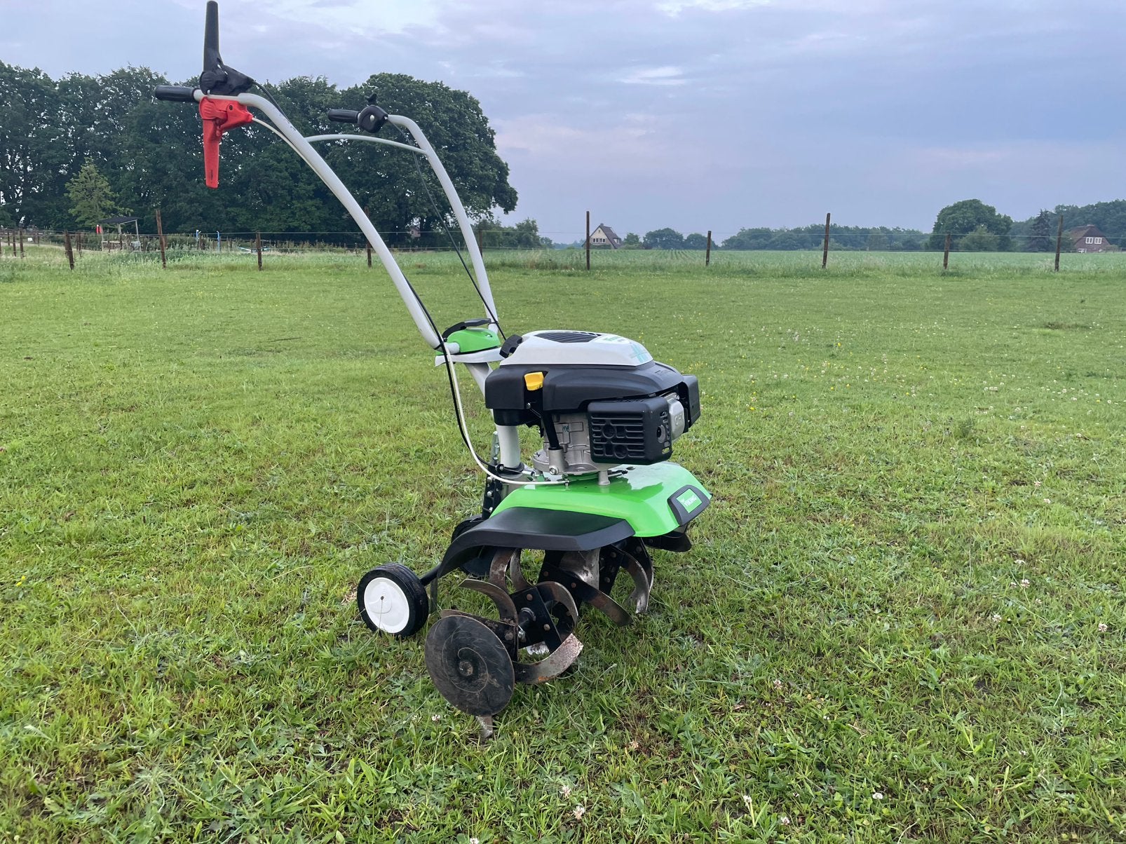 Viking / Stihl HB 685 Grondfrees Moestuin Nieuwstaat, Ophalen, Zo goed als nieuw, Benzine