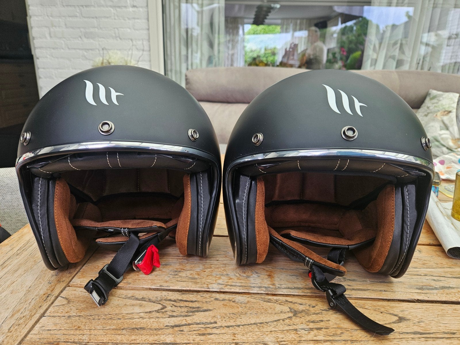 Twee helmen, Fietsen en Brommers, Brommerhelmen, Ophalen