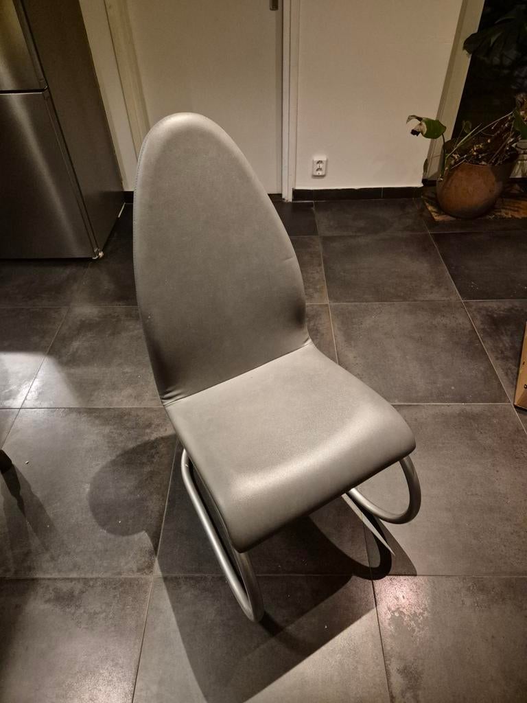 4 grijze eetkamerstoelen, Ophalen