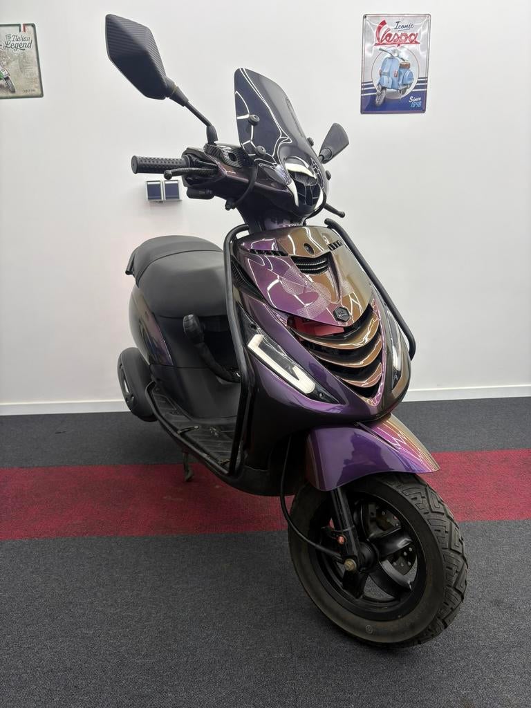Piaggio zip 2023 e5 malossi/carbon, Fietsen en Brommers, Brommeronderdelen | Scooters, Zo goed als nieuw, Piaggio, Overige typen