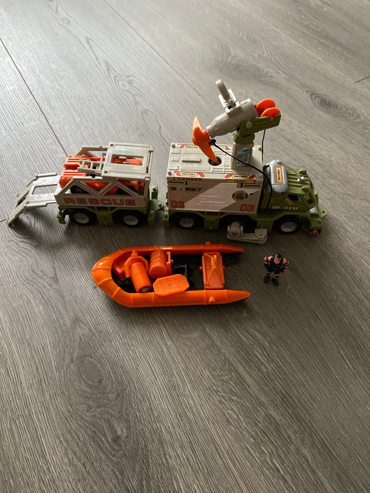 Matchbox Rescue Truck met boot en figuur, Ophalen of Verzenden, Zo goed als nieuw, Jongen