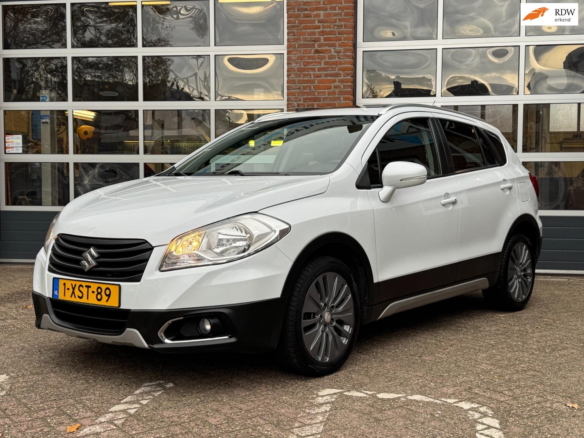 Suzuki SX4 S-Cross 1.6 Exclusive, Navi, PDC, Panodak, cruise, Stof, Gebruikt, 4 cilinders, 400 kg