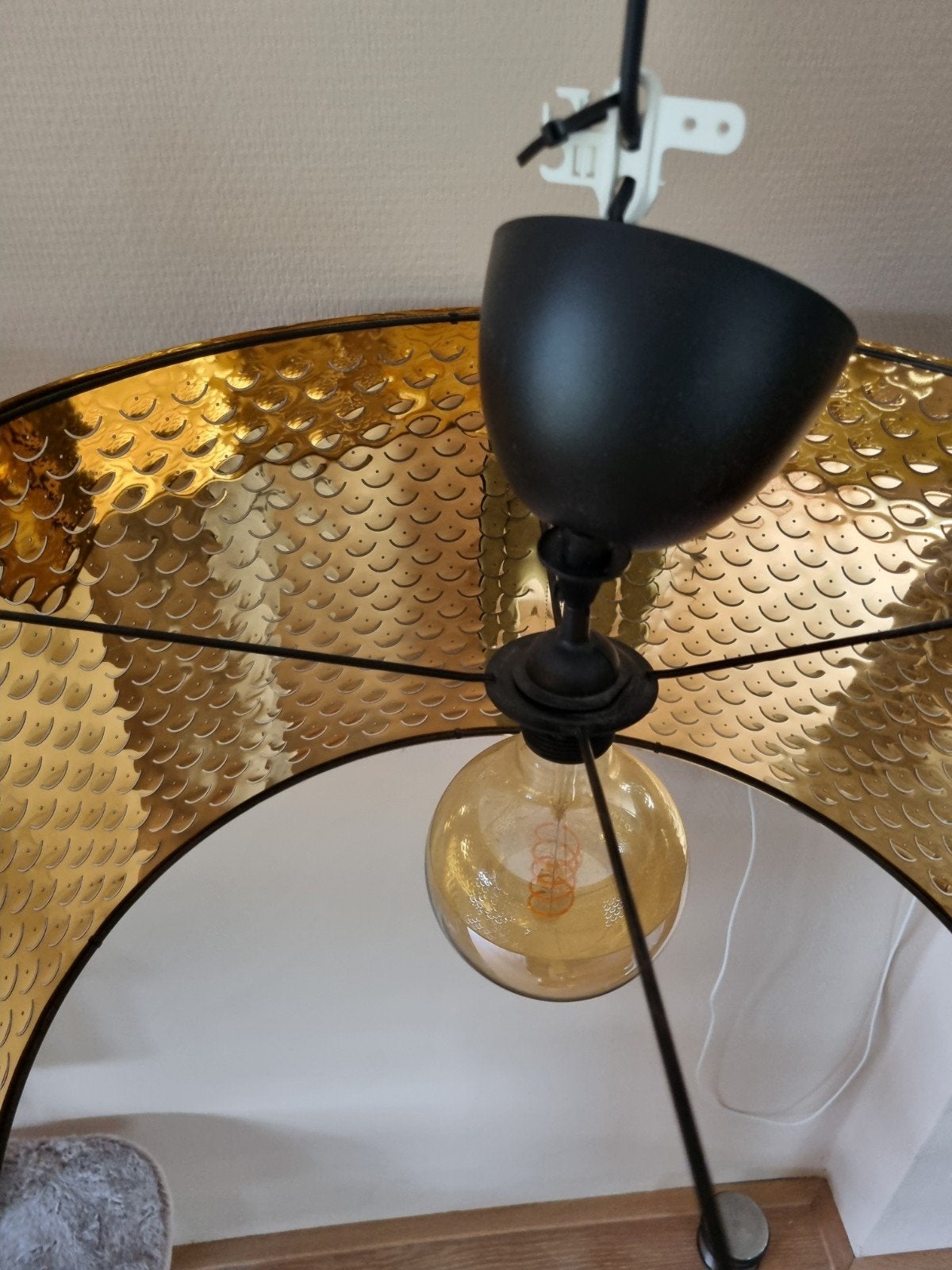 Ikea hanglamp 60cm met gouden binnenkant en lamp, Ophalen, Zo goed als nieuw, Metaal, E27 (groot)