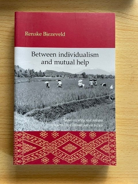 Sociale zekerheid en natuurlijke hulpbronnen in Minangkabau, Boeken, Ophalen of Verzenden, Zo goed als nieuw, Renske L. Biezeveld