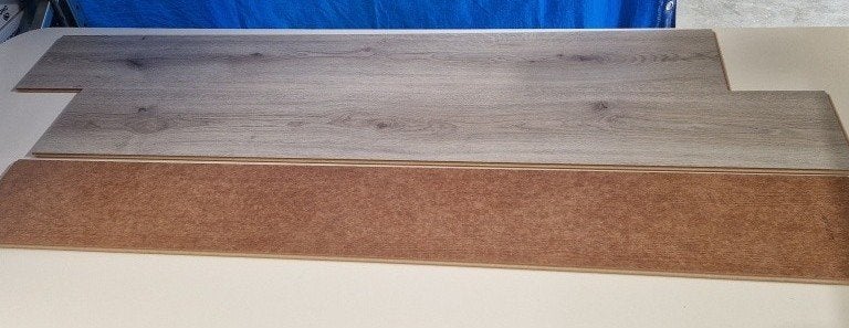 Restpartij 26 m2 nieuwe laminaat Alesund Light Grey., Ophalen, Nieuw, 25 tot 50 m², Grijs