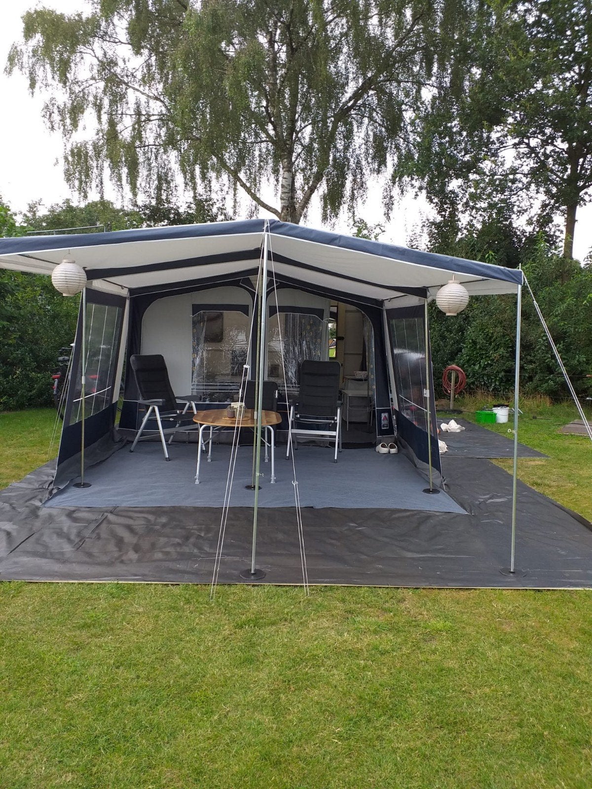 Ruime Dorema voortent voor caravan, Ophalen