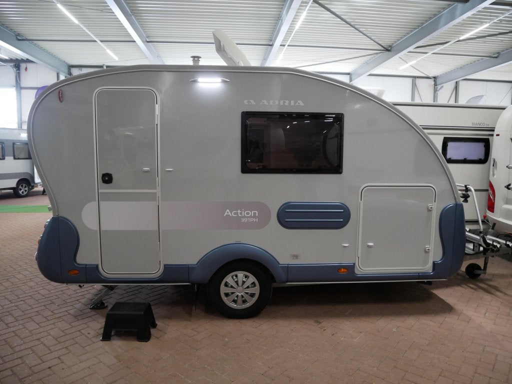 Adria Action 391 PH ISABELLA VOORTENT, Caravans en Kamperen, Caravans, Standaardzit, Tot en met 2, Bedrijf, Adria