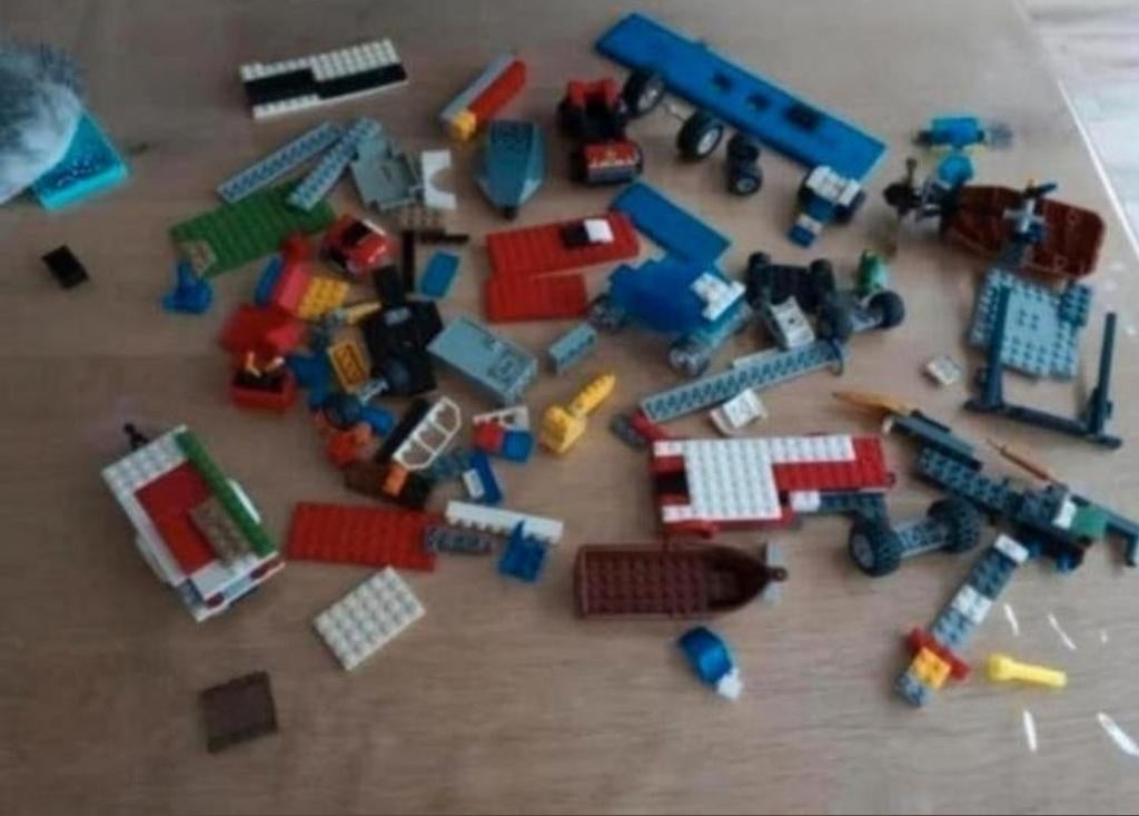 Partij lego van alles door elkaar

Prijs 10, Ophalen of Verzenden
