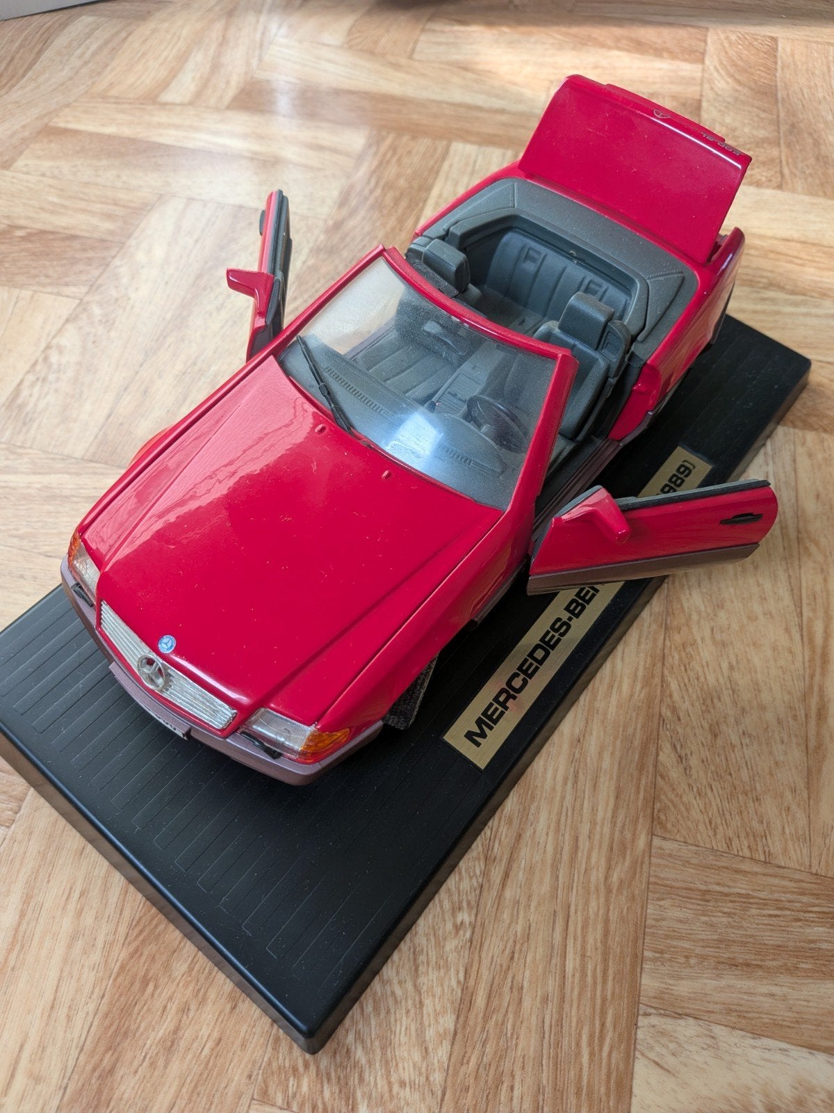 Mercedes Benz 500 SL (1989) schaalmodel - deuren open, Ophalen of Verzenden, Gebruikt, Auto