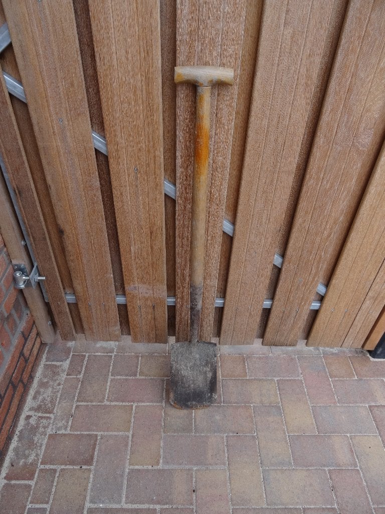 Schop met steel, Ophalen, Gebruikt, Schop