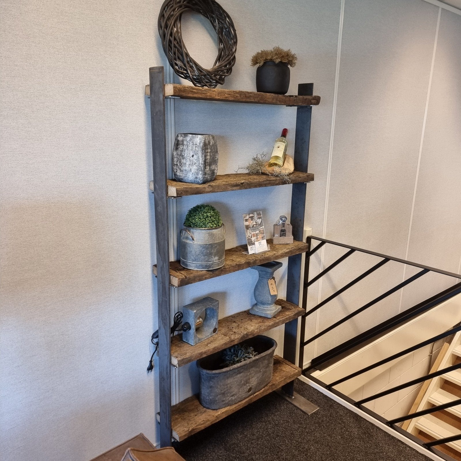 Stalen wandkast met oude spoorwegplanken, Ophalen, Nieuw, 50 tot 100 cm, 150 tot 200 cm
