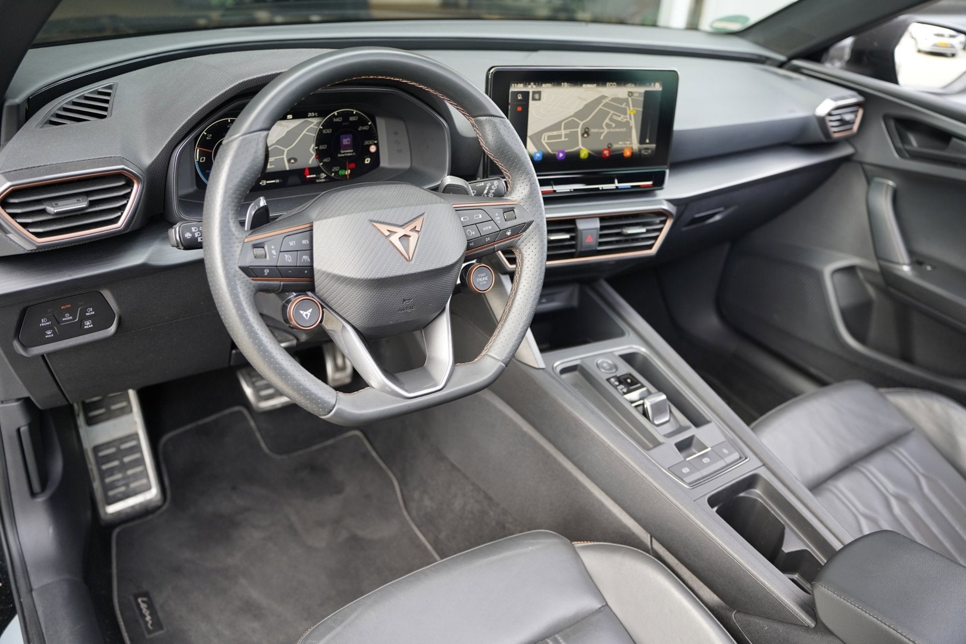 CUPRA Leon Sportstourer 1.4 e-Hybrid VZ 245PK Pano Led Volle, Auto's, Dealer onderhouden, 77 km/l, Gebruikt, Zwart