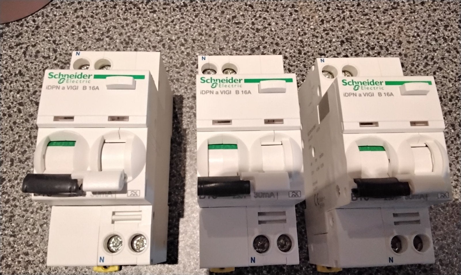 3 aardlekautomaten Schneider b16 nieuw, Doe-het-zelf en Verbouw, Elektra en Kabels, Ophalen, Nieuw, Overige typen
