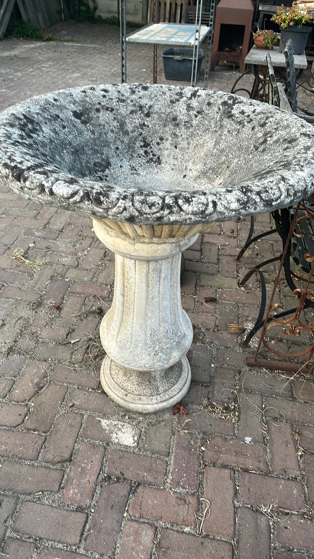 Grote schaal op voet, Ophalen of Verzenden, Beton, Overige typen