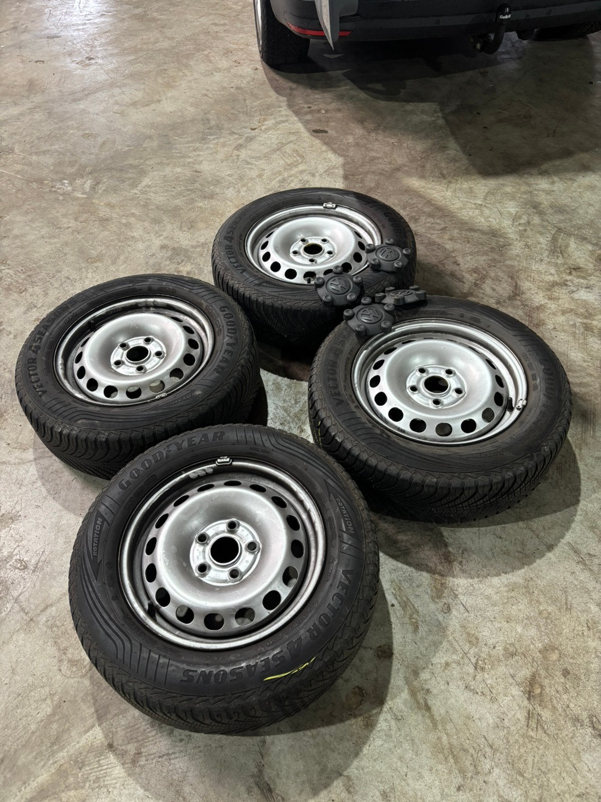 Velgen en banden volkswagen 15 inch, Auto-onderdelen, Ophalen, Bestelwagen, 15 inch, Banden en Velgen