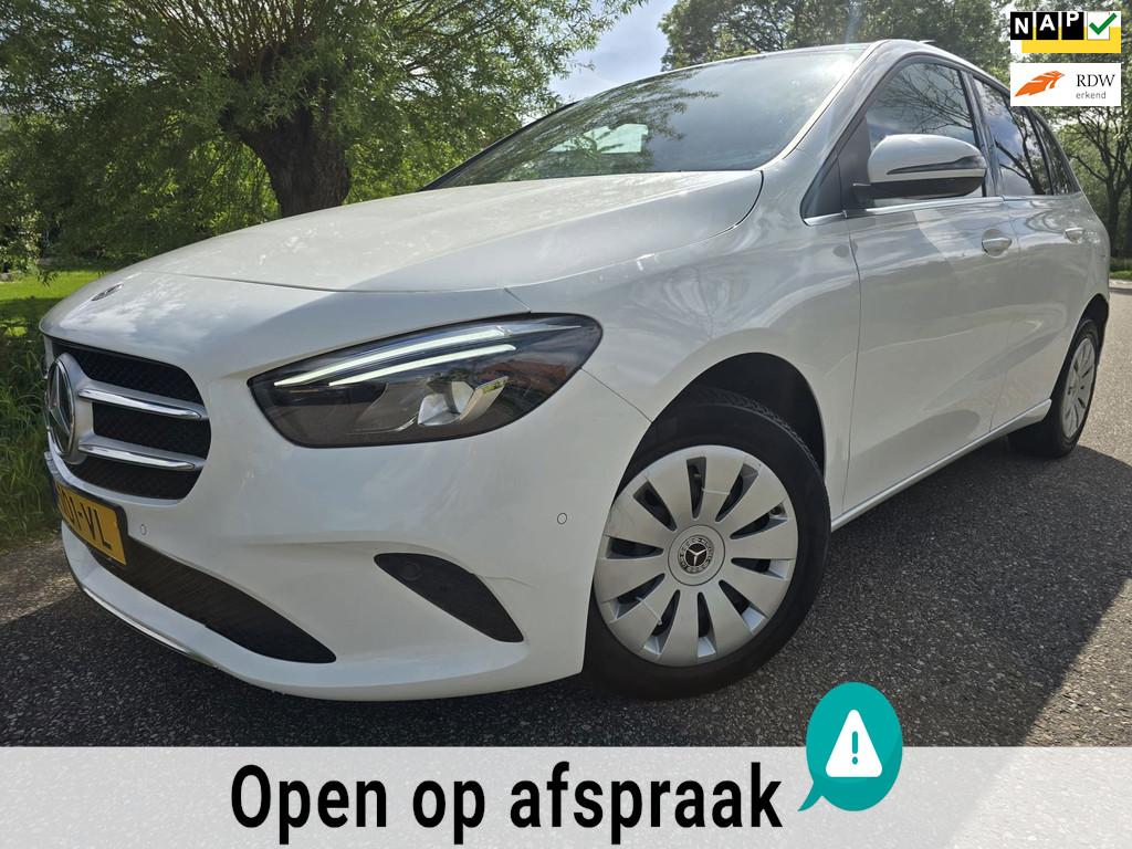 Mercedes-Benz B-klasse 200d/AUTOMAAT/2022/DEALER ONDERHOUDEN, Auto's, Gebruikt, 4 cilinders, 150 pk, Leder en Stof