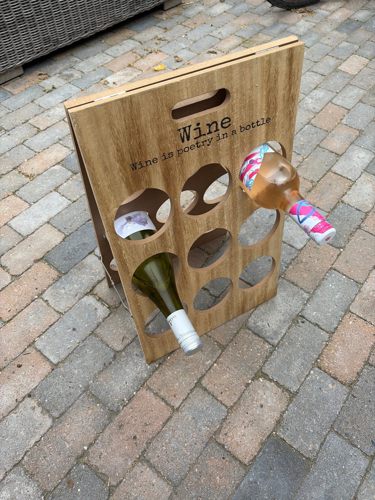 Houten wijnrek met tekst 'Wine is poetry in a bottle', Ophalen of Verzenden, Zo goed als nieuw, Minder dan 5 flessen, Minder dan 50 cm