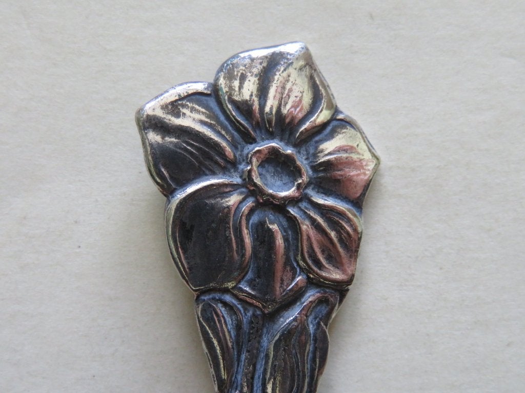 Verzilverd lepeltje grote bloem met bewerkte lepelbak, Ophalen of Verzenden