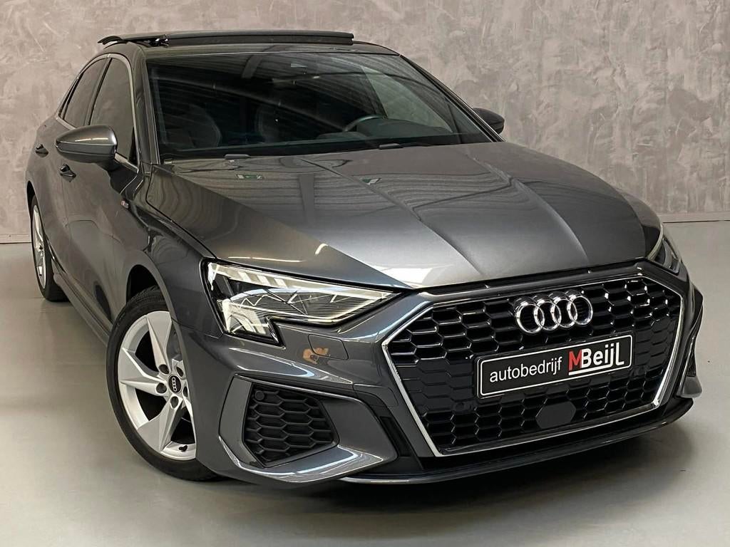 Audi A3 Limousine 30 TFSI S edition /3 X S-Line /Pano /Carpl, Gebruikt, 23 km/l, Bedrijf, Hybride Elektrisch/Benzine