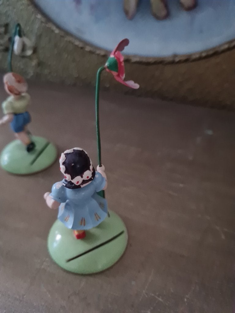 Hand gemaakt bloemen kindje Ertsgebergte, Heikant 21 Kaatsheuvel, Gebruikt, Belle Vieille Brocante, Ophalen of Verzenden