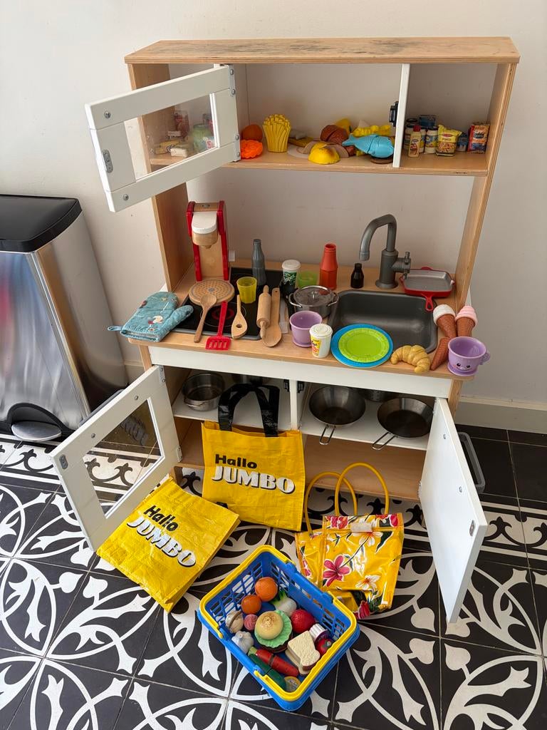 Houten Speelkeuken met Accessoires en Boodschappen, Ophalen, Zo goed als nieuw, Poppenhuis