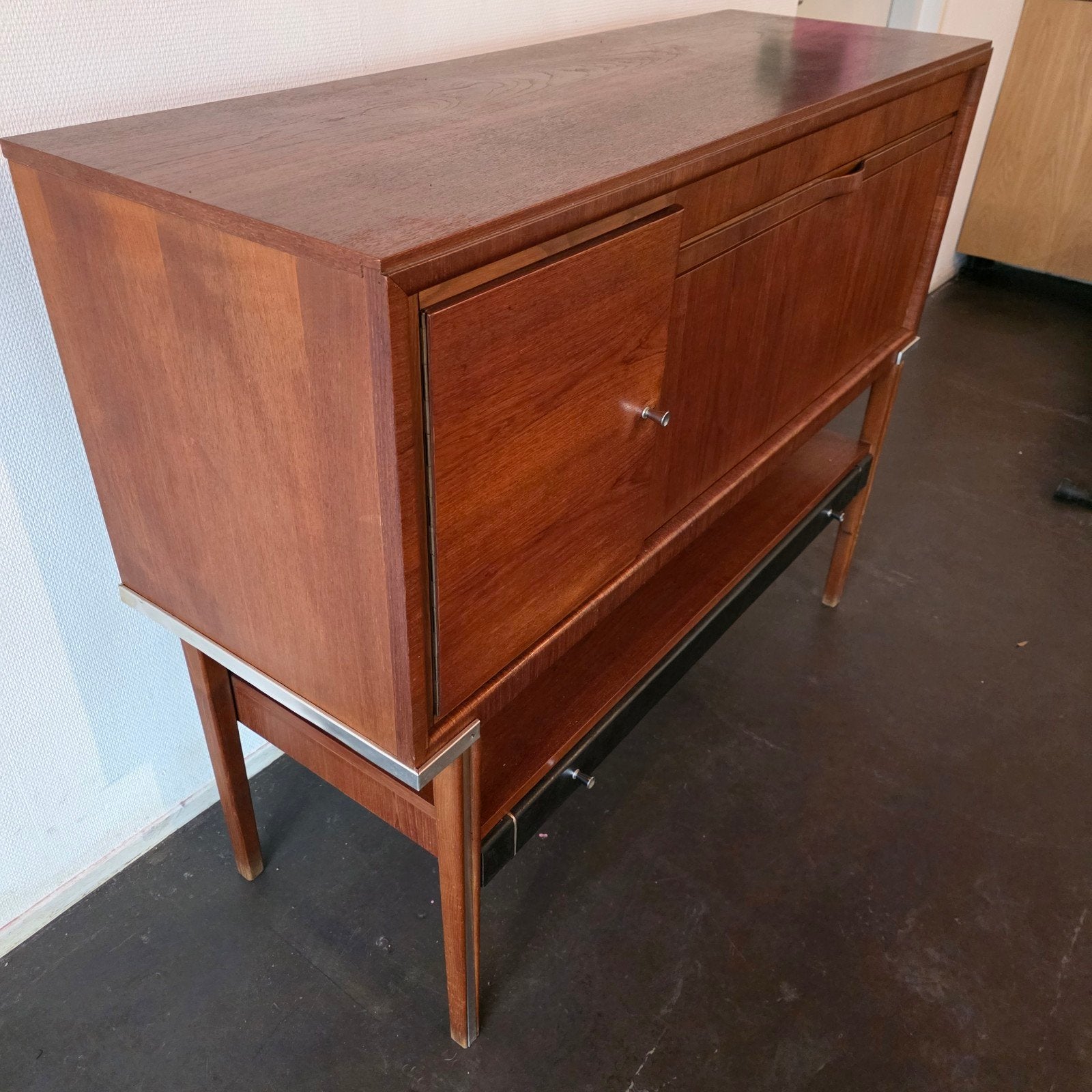 Schitterende Mid-Century Modern barkast /

Audio meubel, Ophalen
