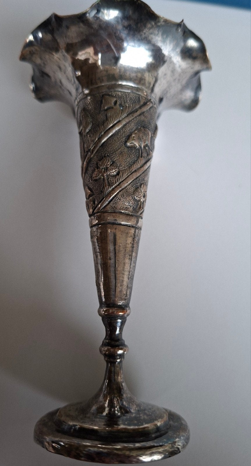 Antiek  vaasje met gedetailleerde gravures, Ophalen of Verzenden