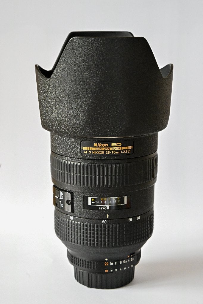 Nikon AF-S Nikkor 28-70mm f/2.8D ED lens, Zonnekap, Gebruikt, Nikon, Ophalen of Verzenden
