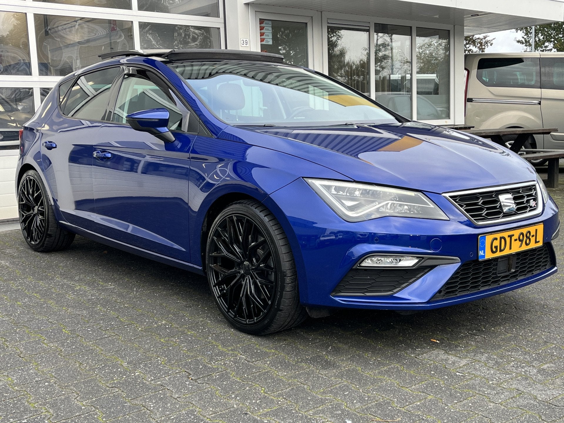 SEAT Leon 1.8 TSI FR 180 pk Panoramadak 19" lichtmetalen vel, Auto's, Voorwielaandrijving, Dealer onderhouden, Gebruikt, 4 cilinders