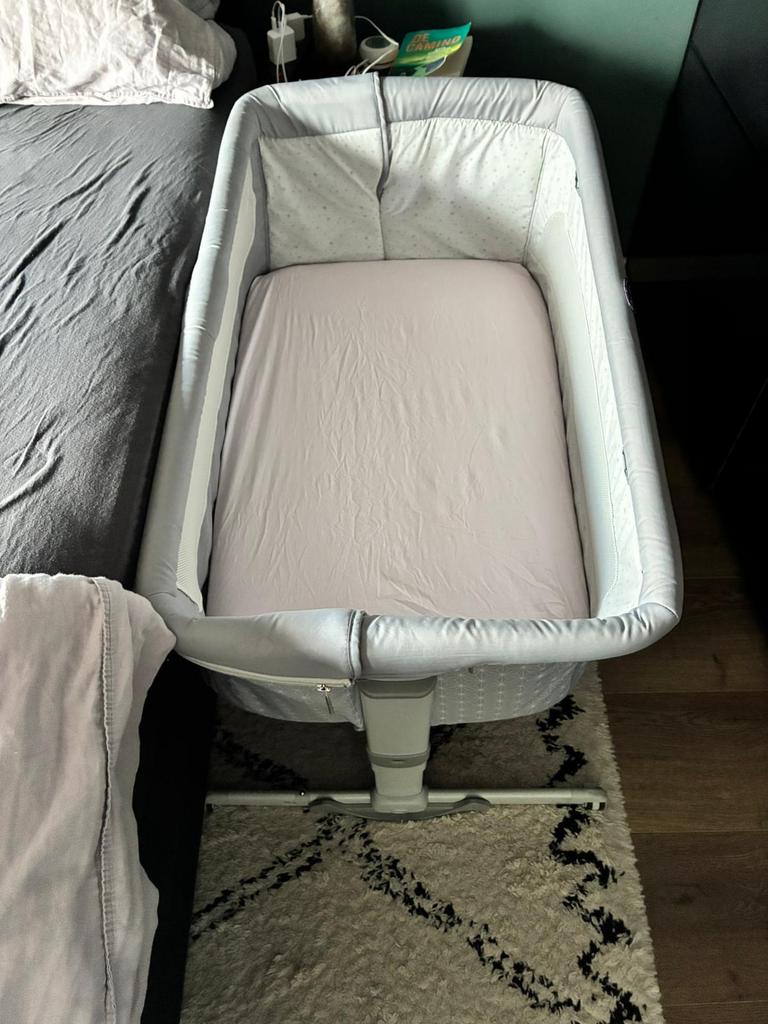 Chicco next2me co-sleeper met hoeslakens, Kinderen en Baby's, Babywiegjes en Ledikanten, Ophalen, Zo goed als nieuw, Wieg