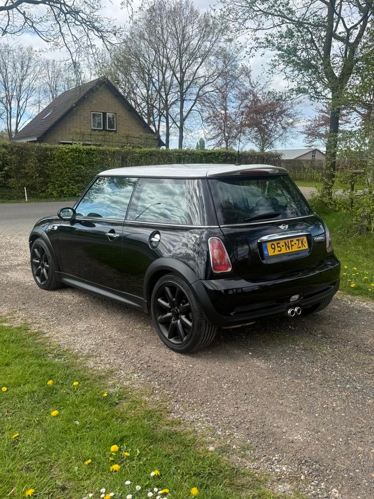 Mini Cooper S R53 Carplay/Leer/Airco/163PK, Voorwielaandrijving, Zwart, 4 cilinders, 4 stoelen
