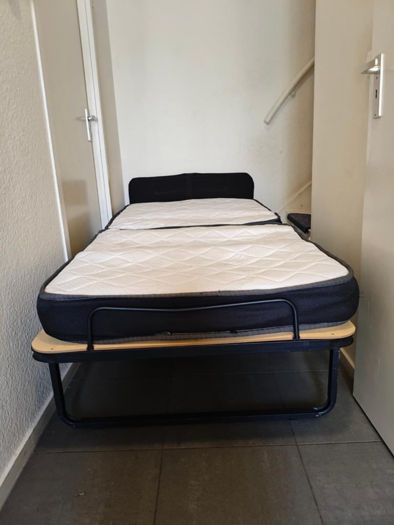 Opklapbaar bed met matras, Huis en Inrichting, Ophalen, Gebruikt, Eenpersoons, 190 cm of minder