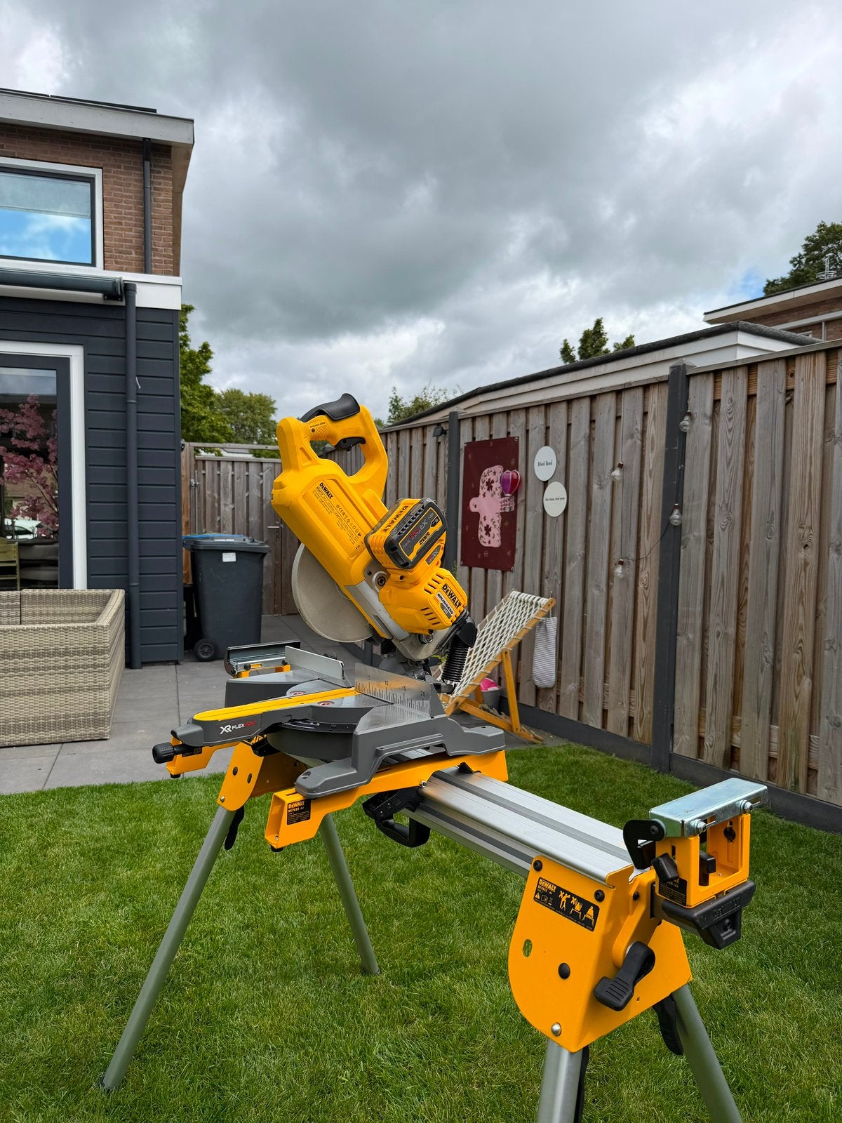 DeWALT DE7033-XJ Afkortzaag 54V flexvol accu + Onderstel, Ophalen, 70 mm of meer, Zo goed als nieuw, Afkortzaag