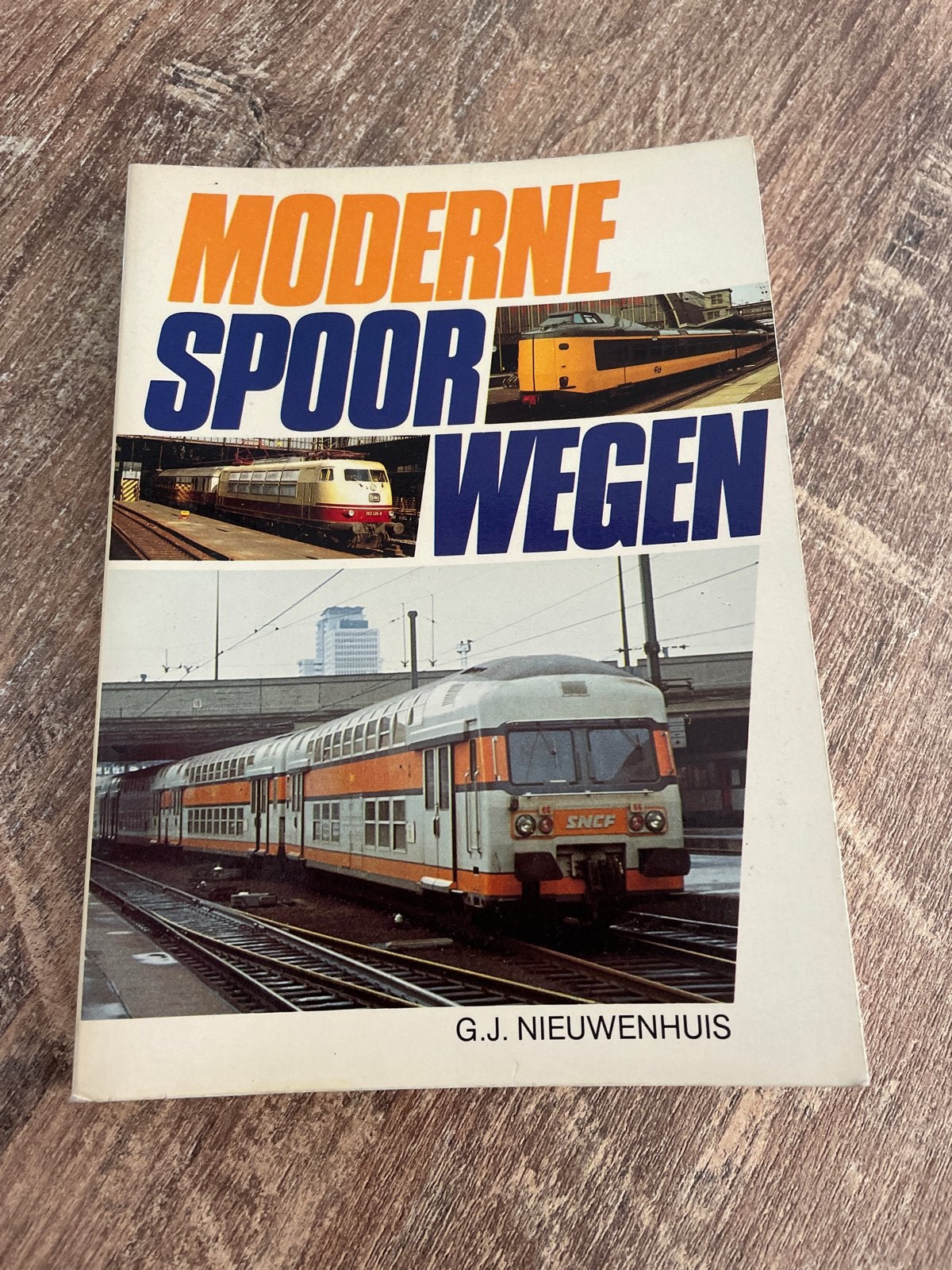 Moderne Spoorwegen - G.J. Nieuwenhuis (1981), Ophalen of Verzenden, Gelezen, Trein