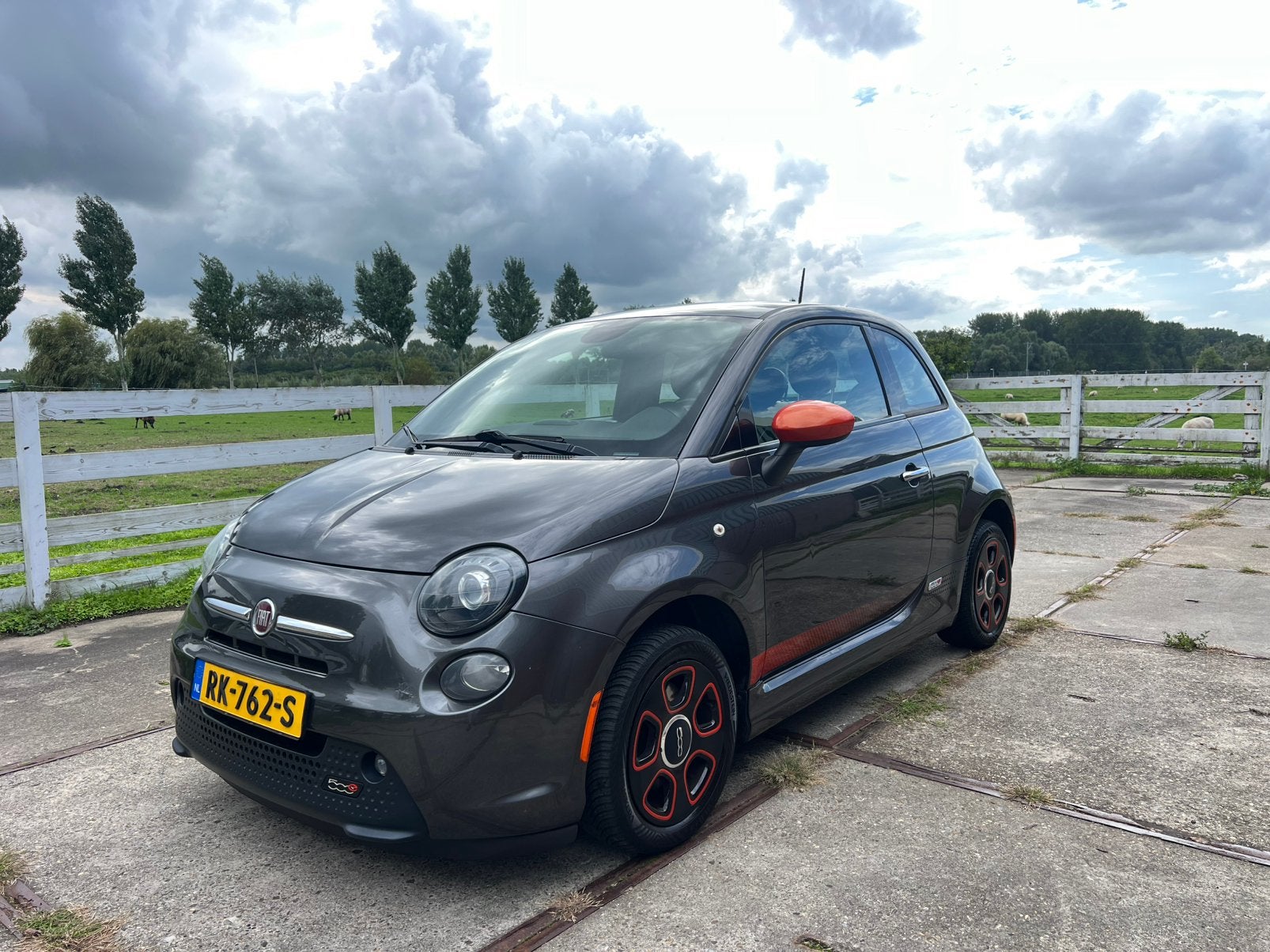 Fiat 500E 24kwh Airco | CarPlay | Cruise | Leer | Stoelverw., Auto's, Navigatiesysteem, 4 stoelen, 1285 kg, Te koop
