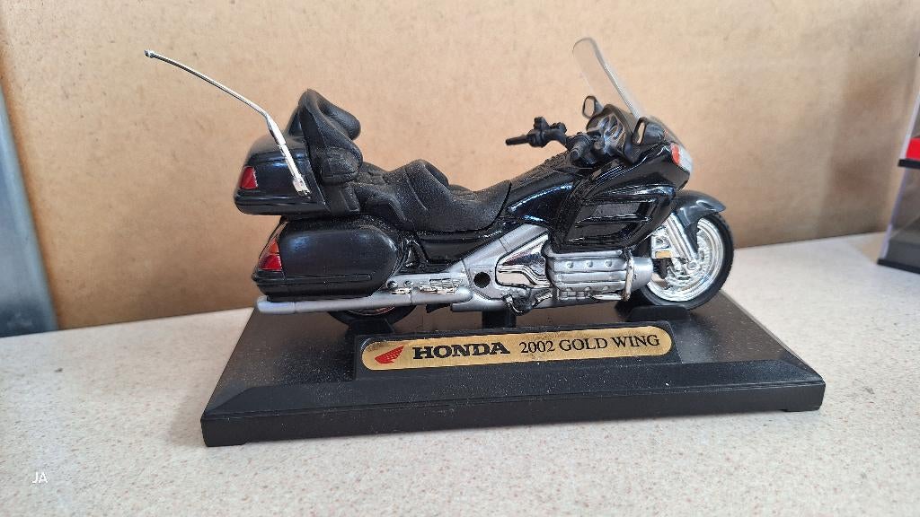model motor Honda goldwing  en Yamaha yzf-r1, Hobby en Vrije tijd, Overige merken, Gebruikt, 1:32 tot 1:50, Overige typen