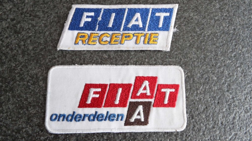 Fiat garage badges 2 x, receptie en onderdelen, Verzamelen, Merken en Reclamevoorwerpen, Verzenden, Zo goed als nieuw, Gebruiksvoorwerp