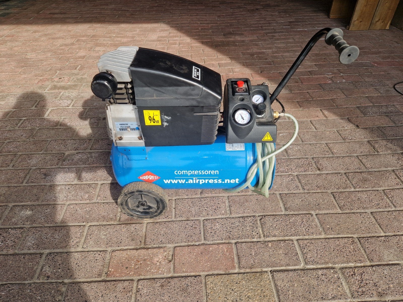 Airpress Compressor €100, Ophalen, Gebruikt, Info@postmawatersport.nl, Airpress