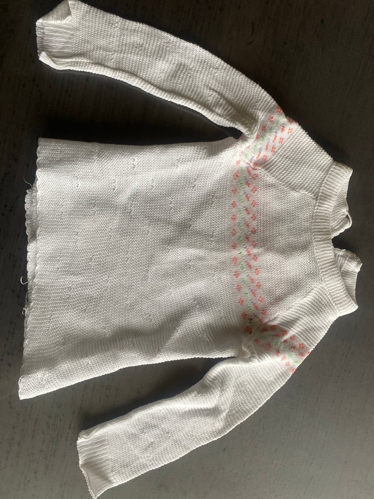 Brocante wit gebreid overslag truitje met wybertjes rand, Kinderen en Baby's, Ophalen of Verzenden, Jongetje of Meisje, Truitje of Vestje