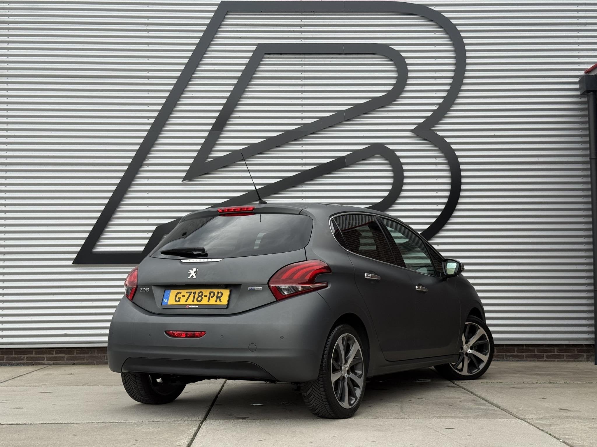 Peugeot 208 1.2 PureTech Roland Garros 2e Eigenaar|Navi|Came, Voorwielaandrijving, Euro 6, Leder en Stof, 23 km/l