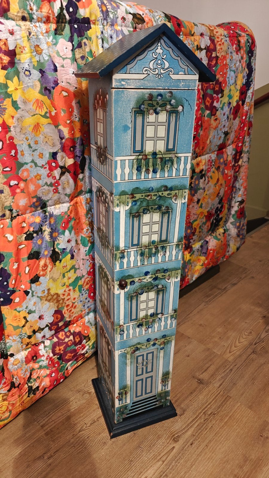 Unieke decoratieve kast in de vorm van een huis, Ophalen